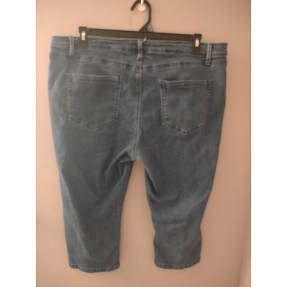 Hybrid & Company Women’s Stretchy Slim Fit Denim Capri Jeans Size 18 Med. Blue - Picture 4 of 9